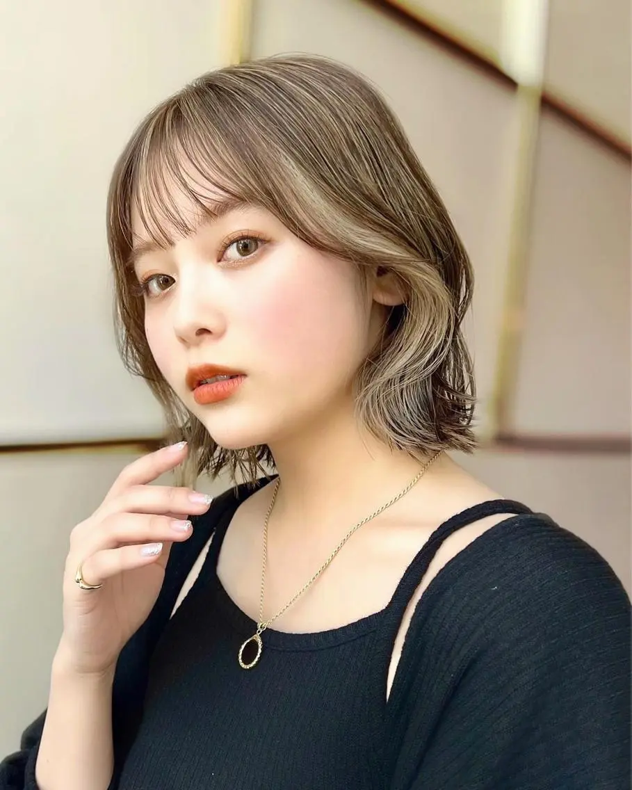 ミディアム カラー ベージュカラー 透明感カラー グレージュ ボブ カット ヘアカラー トリートメント レイヤー専門家 ダブルカラー修のヘアスタイル