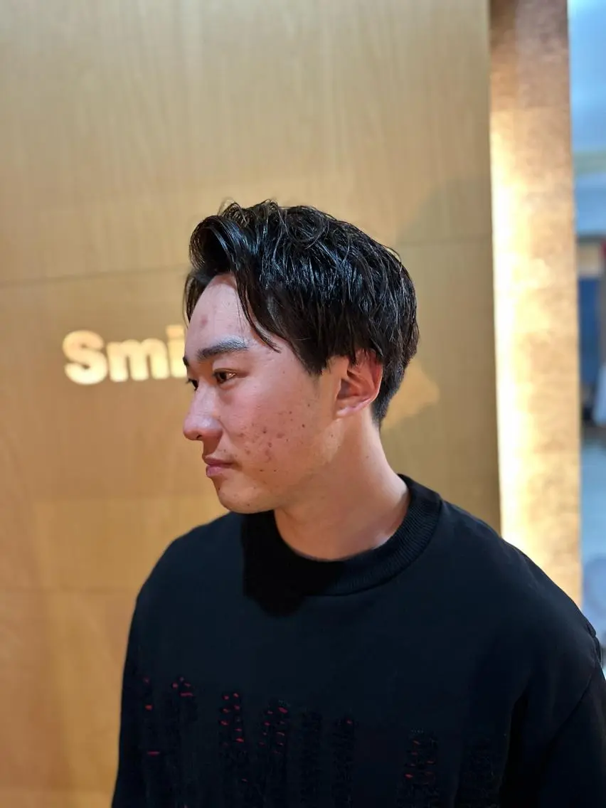 ショート メンズ アップバング カット フェードとパーマ特化 小池 魔裟斗のヘアスタイル