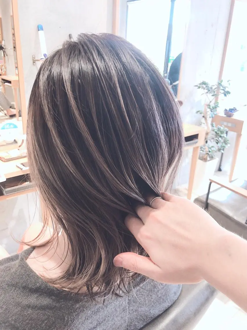 ミディアム レイヤーカット REVE 美容室のヘアスタイル