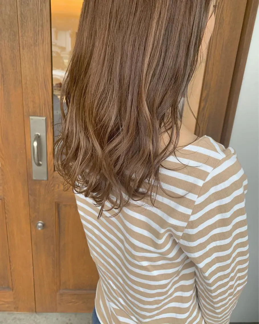 セミロング カラー ベージュカラー ミルクティーベージュ 吉田 早織のヘアスタイル