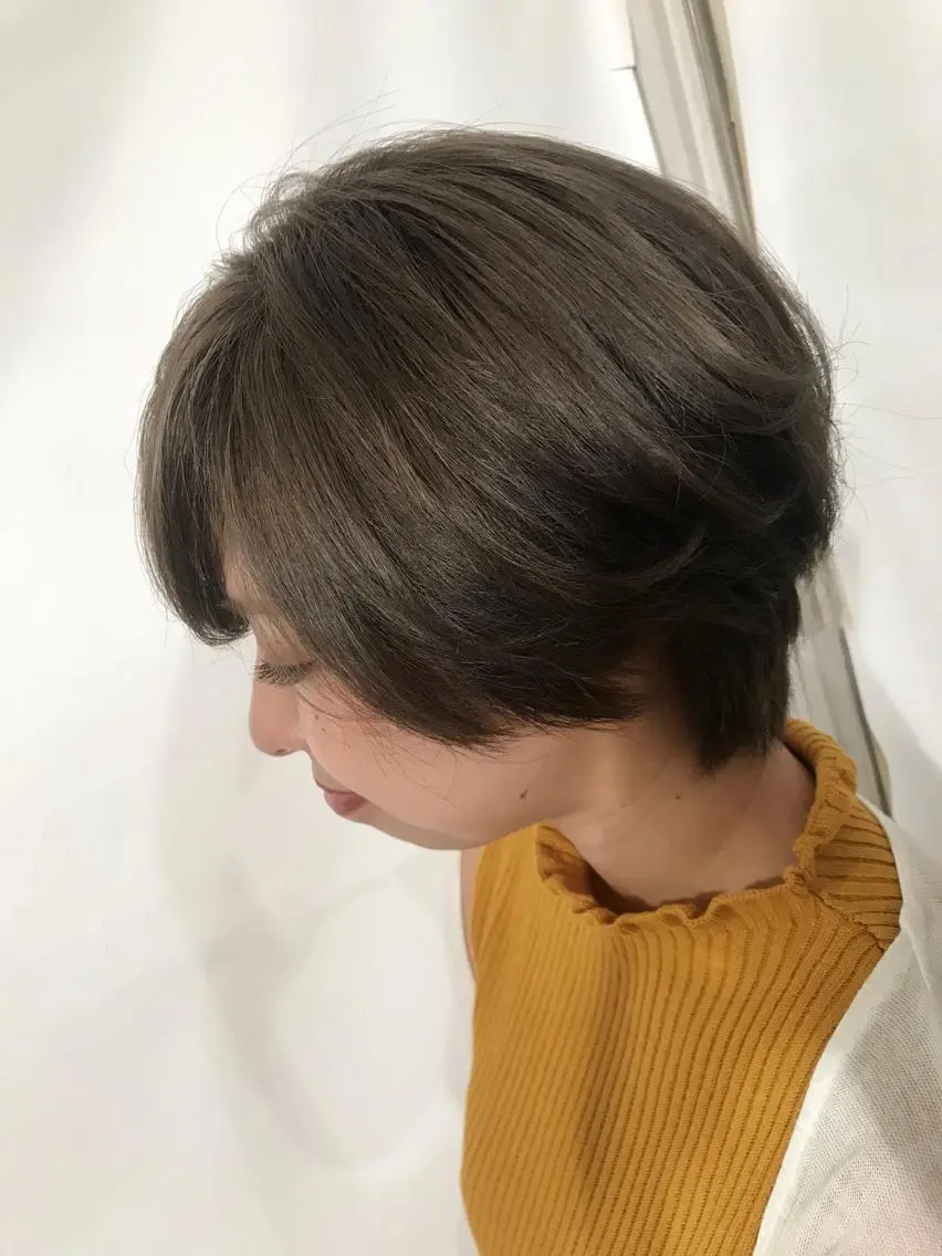 ショート カラー カット ヘアカラー 小栗 麻衣のヘアスタイル