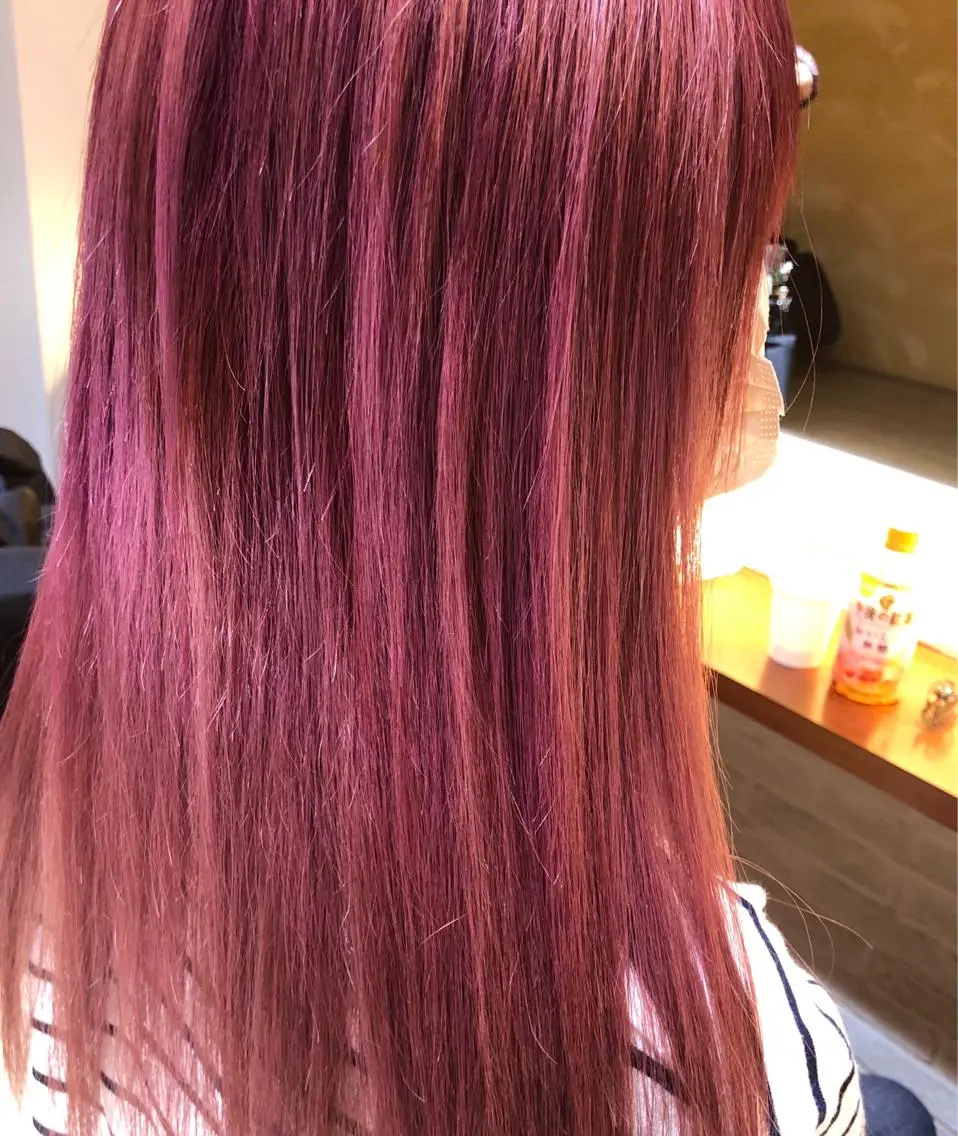 ロング カラー ピンクカラー ヘアカラー トリートメント CoCooN minamiのヘアスタイル