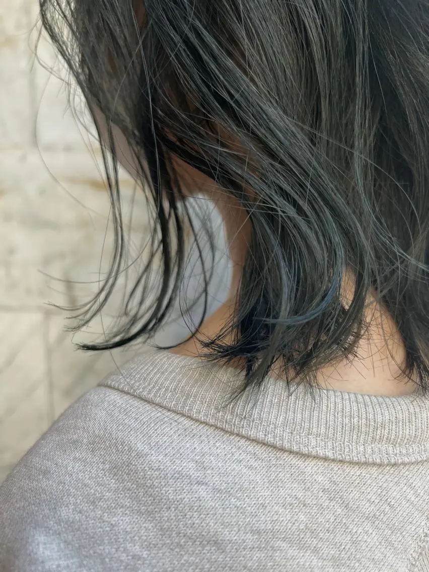 ミディアム カラー ヘアアレンジ オリーブカラー 暗髪カラー🫐パーマ おくだりんかのヘアスタイル