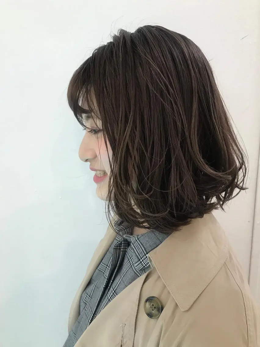 カラー 💓パーマ，💗 レイヤーカットのヘアスタイル