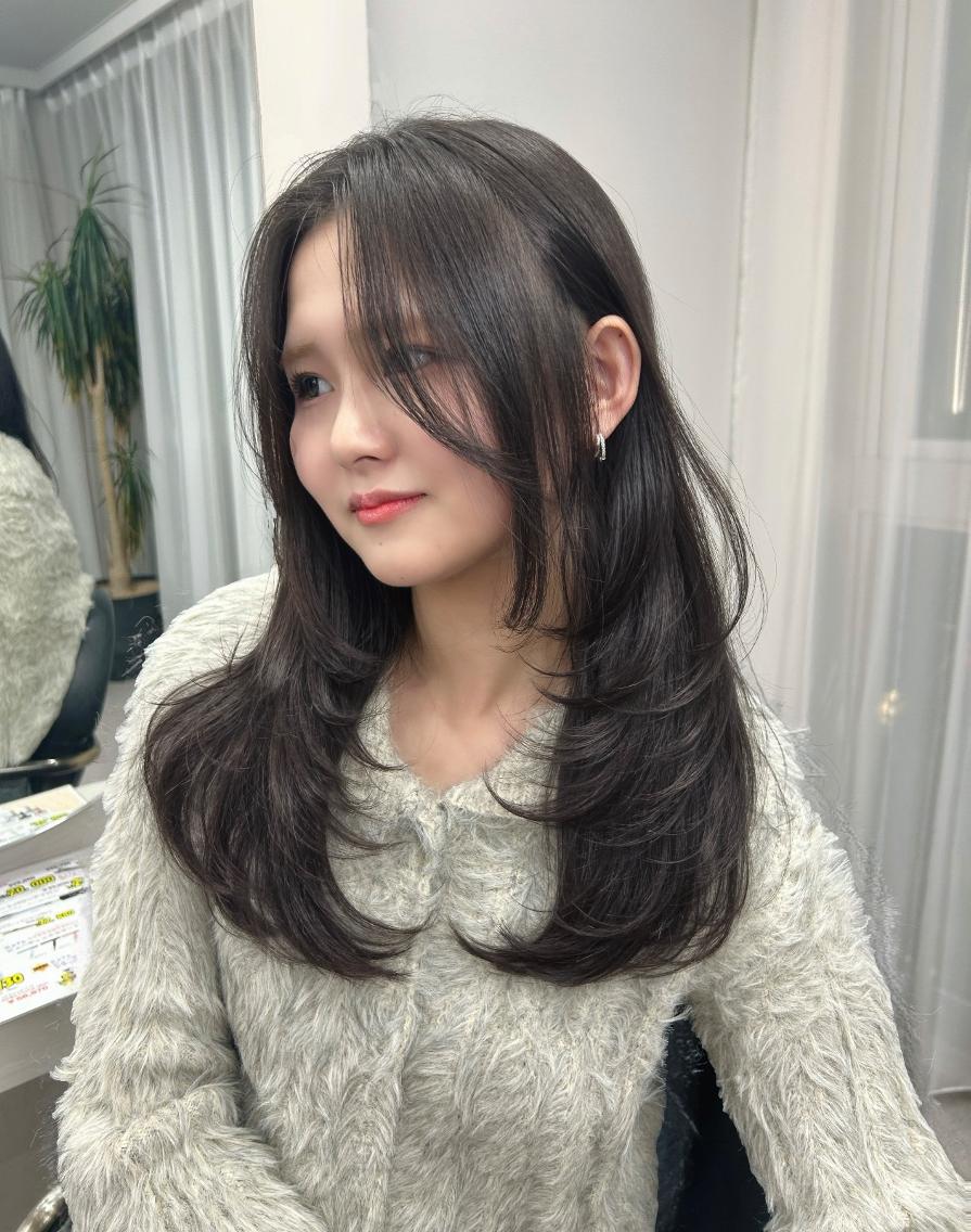 ロング カラー ベージュカラー 韓国風カラー ミルクティーベージュ くびれヘア 韓国風ヘア カット ヘアカラー トリートメント 透明感カラー/ レイヤー/すずさのヘアスタイル