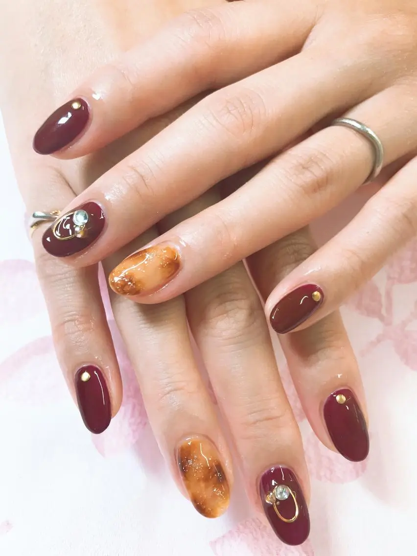 ネイル べっ甲ネイル NailSalon Fluraのネイルデザイン