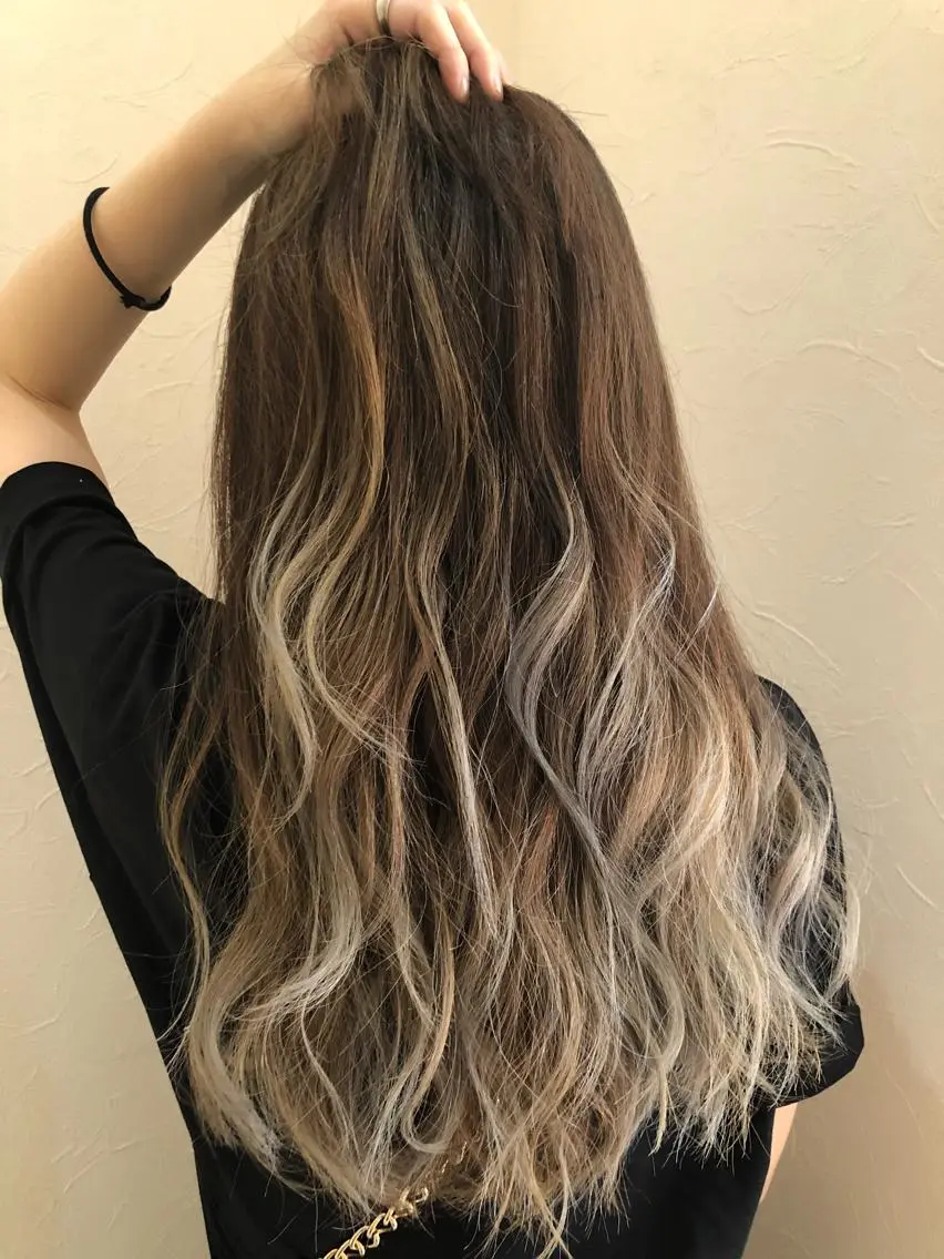 ロング カラー ヘアアレンジ IVY villa Suzu.のヘアスタイル