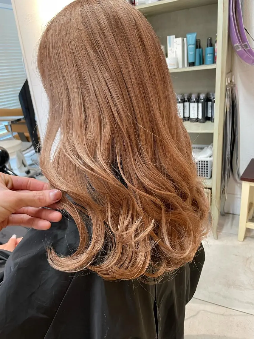 ロング カラー ベージュカラー イルミナカラー ミルクティーベージュ ブリーチ特化 ハイトーンRYOYAのヘアスタイル