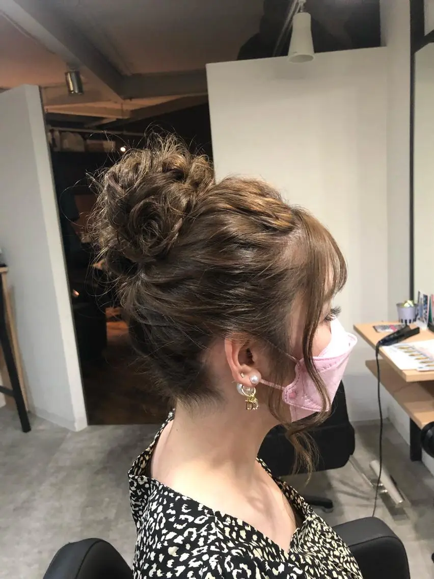 ロング カラー ヘアアレンジ お団子ヘア レイヤー/エクステ alpha下妻のヘアスタイル