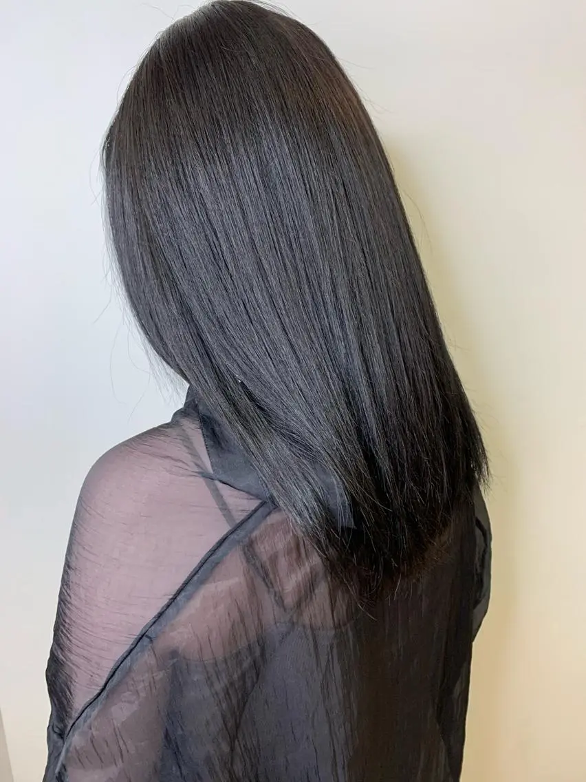セミロング カラー 黒髪 ブルーカラー ブルーブラック 髪質改善 トリートメント カット ヘアカラー トリートメント 萌花 moeka /韓国/レイヤーのヘアスタイル