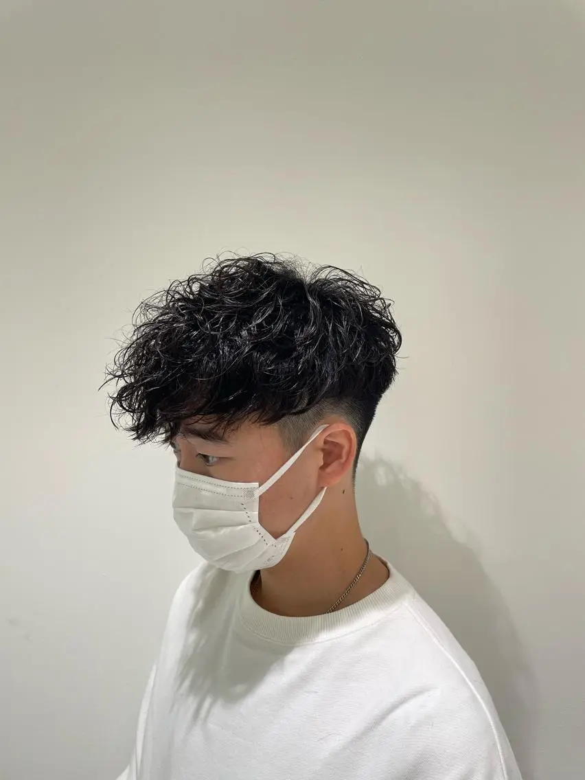 ショート メンズ スペインカール カット パーマ トリートメント フェザーパーマ職人 🪶ryosukeのヘアスタイル