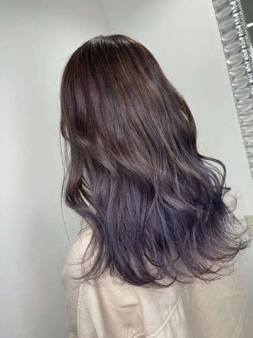 ロング カラー アディクシーカラー イルミナカラー トリートメント ヘアカラー トリートメント emi/髪質改善/ 韓国風/艶カラーのヘアスタイル