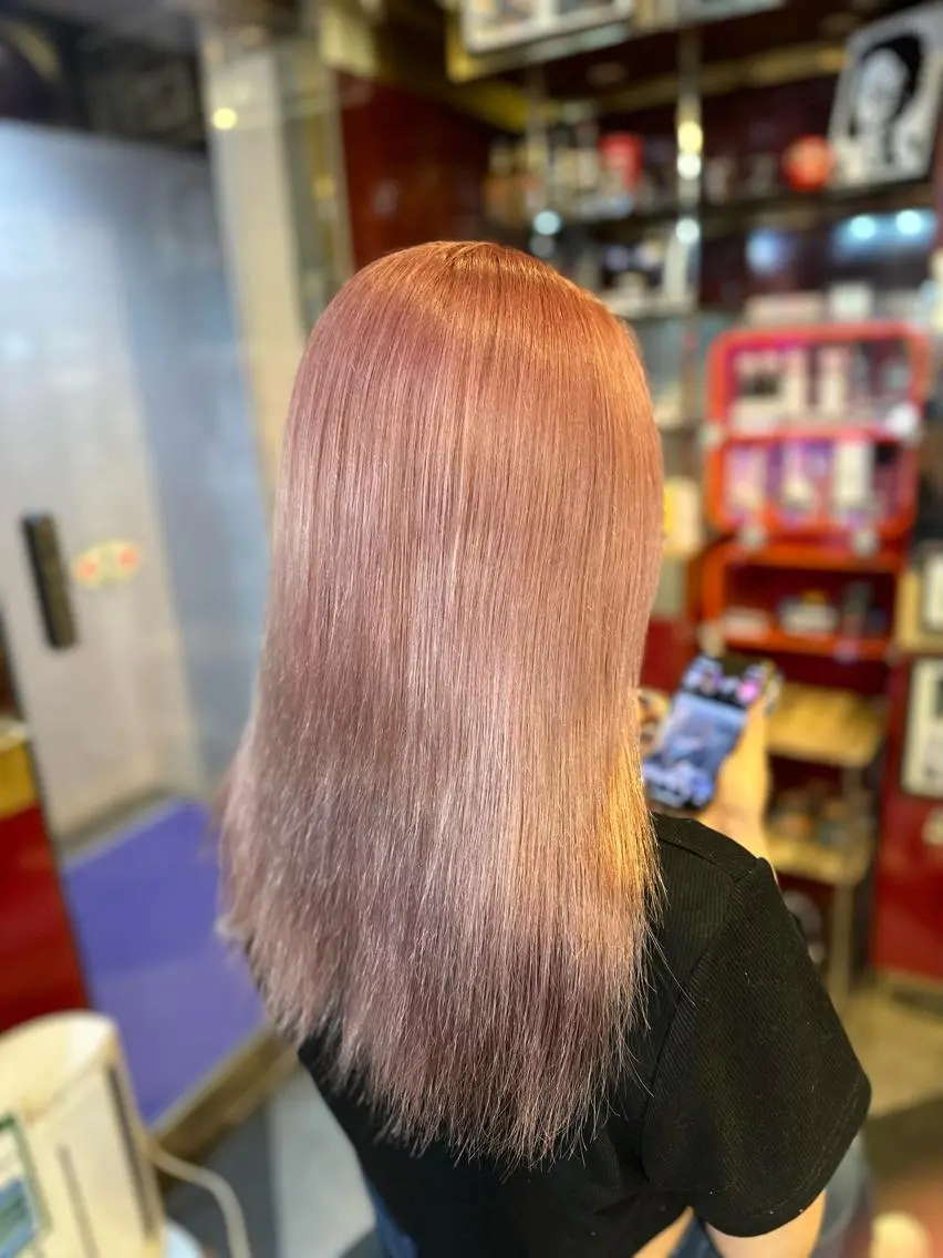 カラー ピンクカラー ホワイトピンク カット ヘアカラー トリートメント レイヤーカット/ カラー/長谷恵花のヘアスタイル