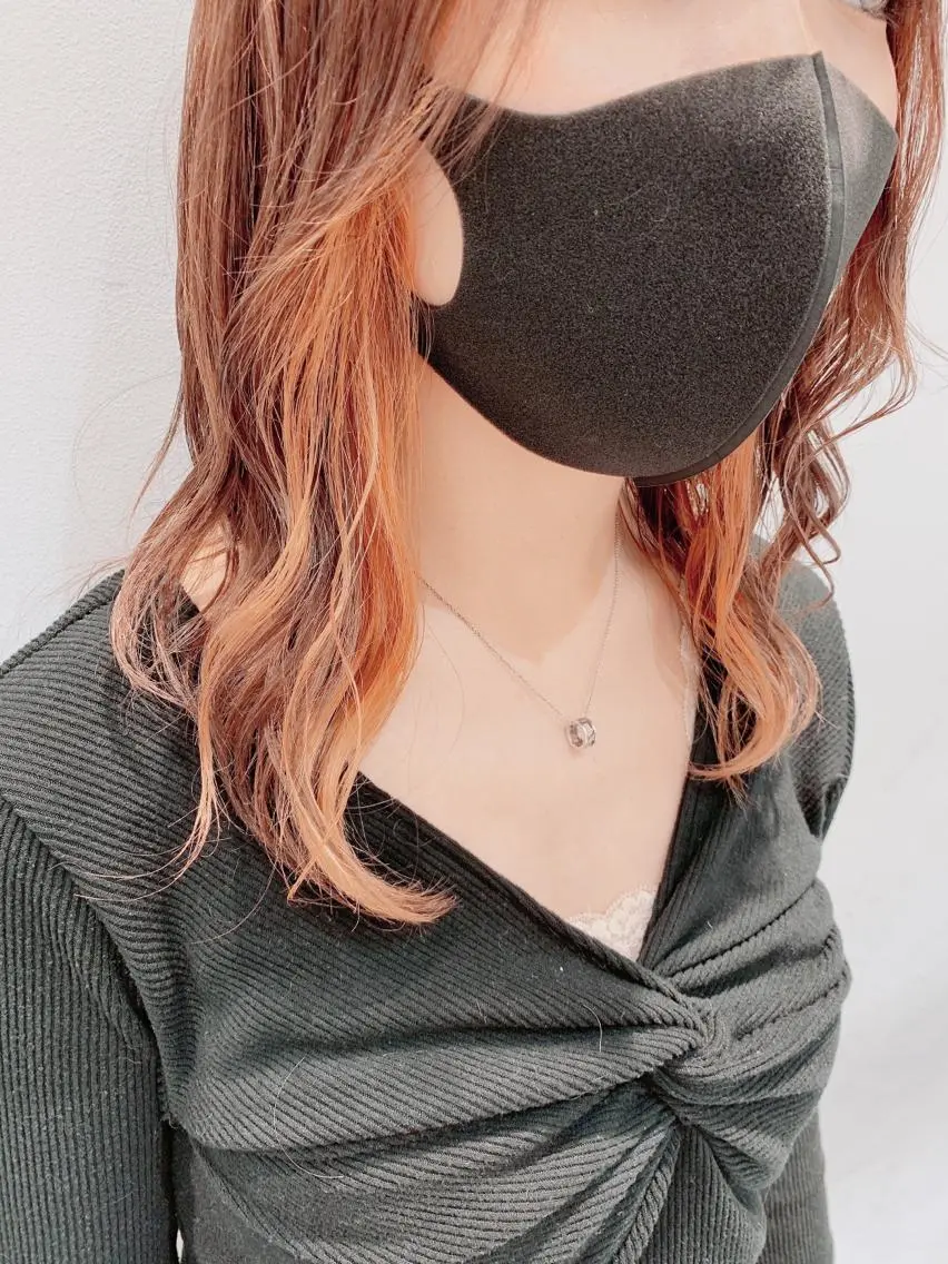 ミディアム カラー イヤリングカラー オレンジ カット ヘアカラー トリートメント 🦖鶴岡 香純🦖のヘアスタイル