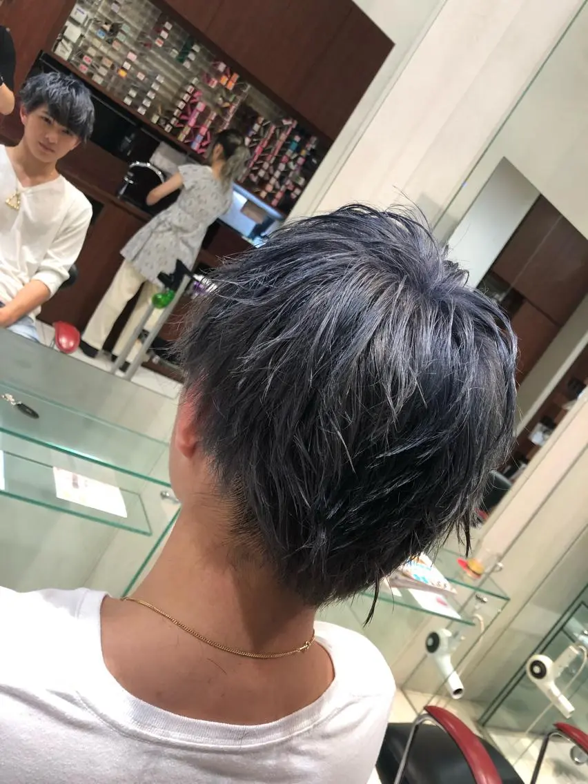 ショート カラー ムトウセイマ/ 縮毛矯正/ブリーチのヘアスタイル
