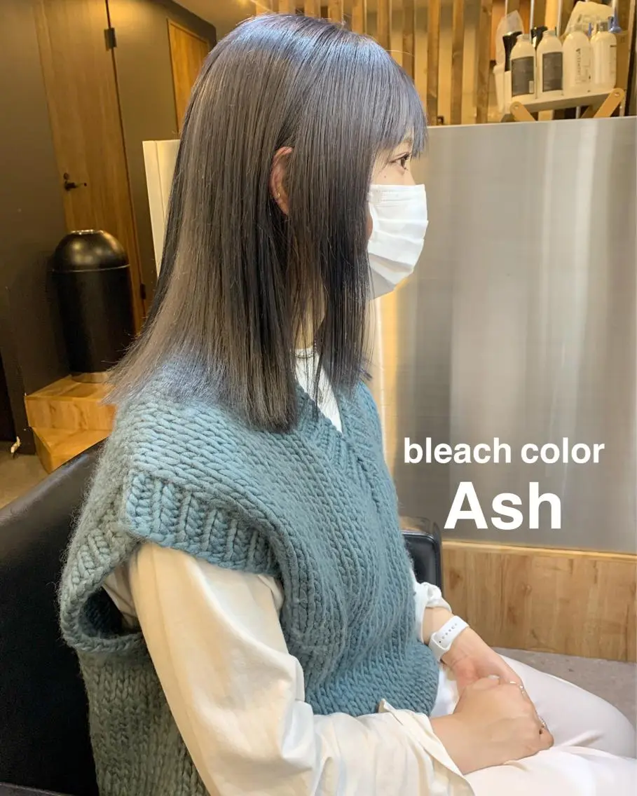 ミディアム カラー アッシュ ブリーチ ブルーカラー 透明感カラー シルバー 柔らかブラウン/顔周 りレイヤー♡ユウシのヘアスタイル