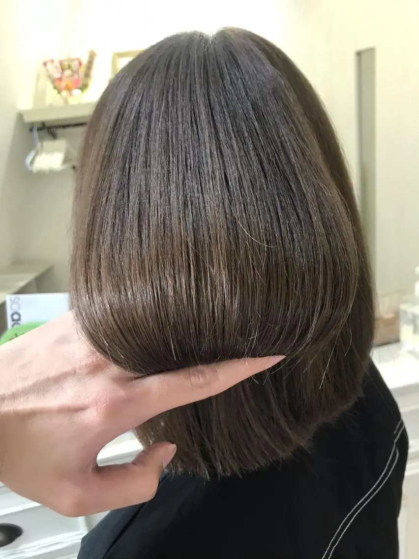 セミロング カラー 艶髪🫧髪質改善 縮毛矯正✨影山湧市のヘアスタイル
