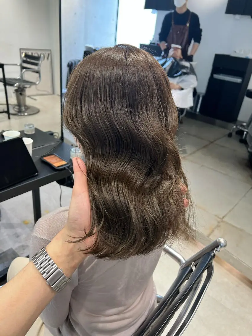 セミロング カラー カット ヘアカラー トリートメント 赤みゼロ/透明感 カラー🌿KANTAのヘアスタイル