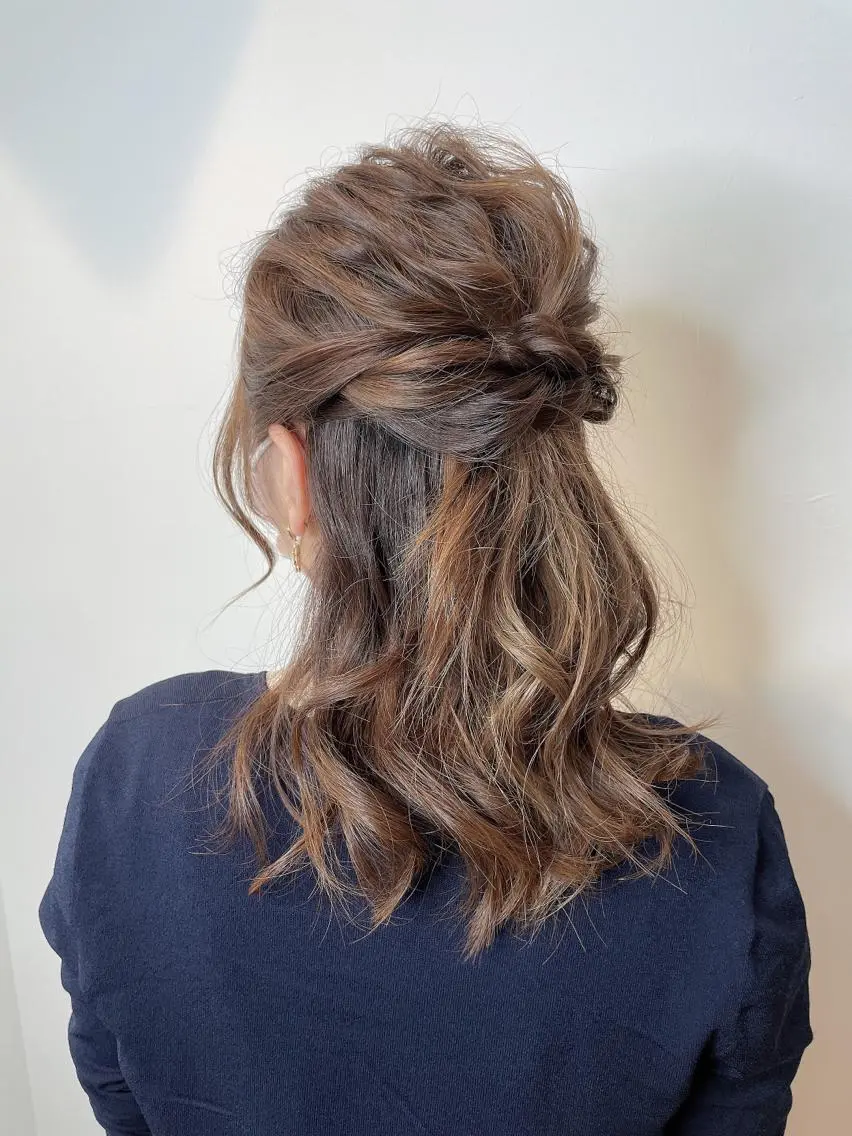 ミディアム ヘアアレンジ ハーフアップ ヘアセット ヘアアレンジ にいた かづしげのヘアスタイル