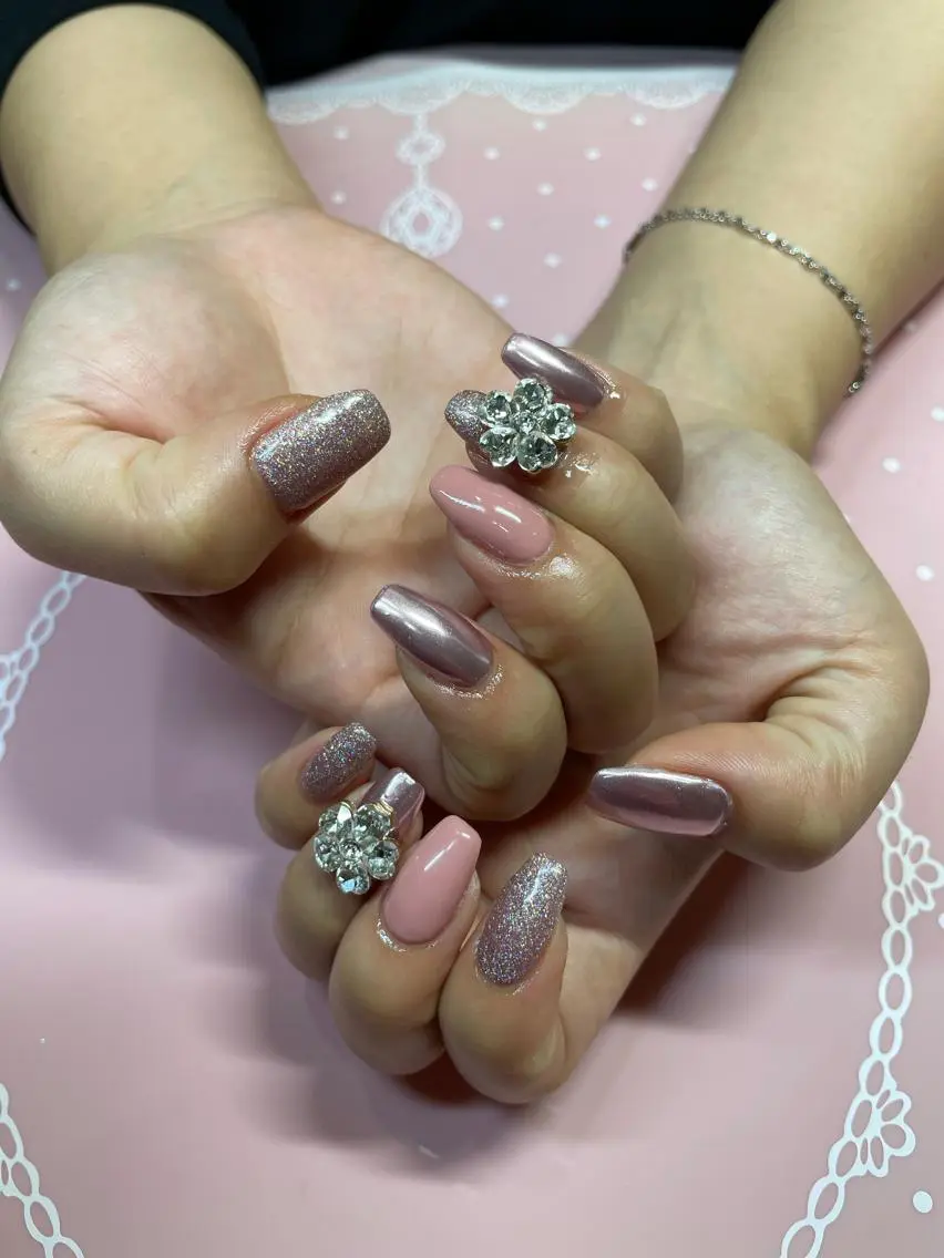 ミディアム ネイル ミラーネイル ハンドネイル 《LB》ラブリエ Nail&eyeのマツエク・マツパデザイン