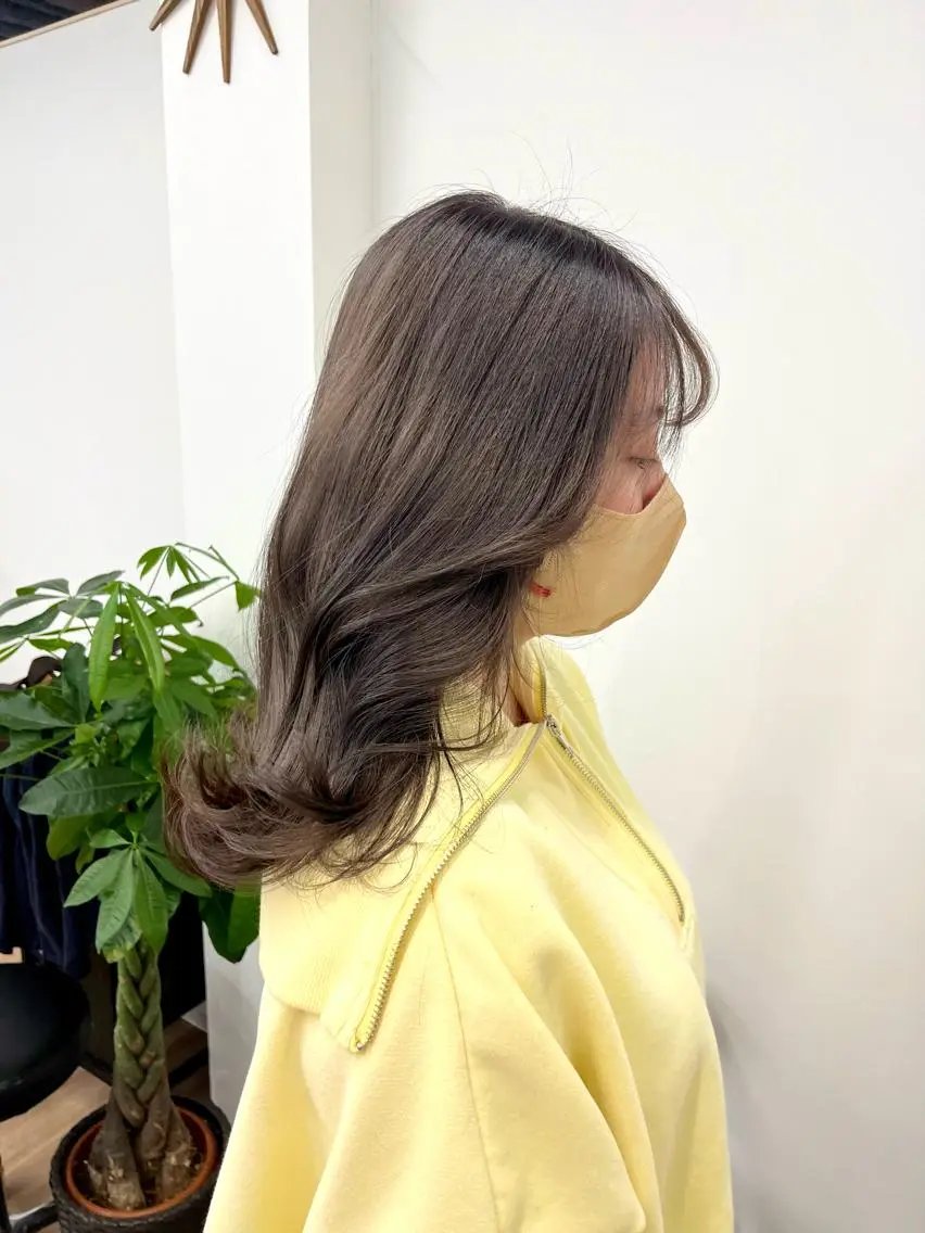セミロング カラー 透明感カラー ダークグレー HIROKO / 透明感暖色カラー🎀のヘアスタイル