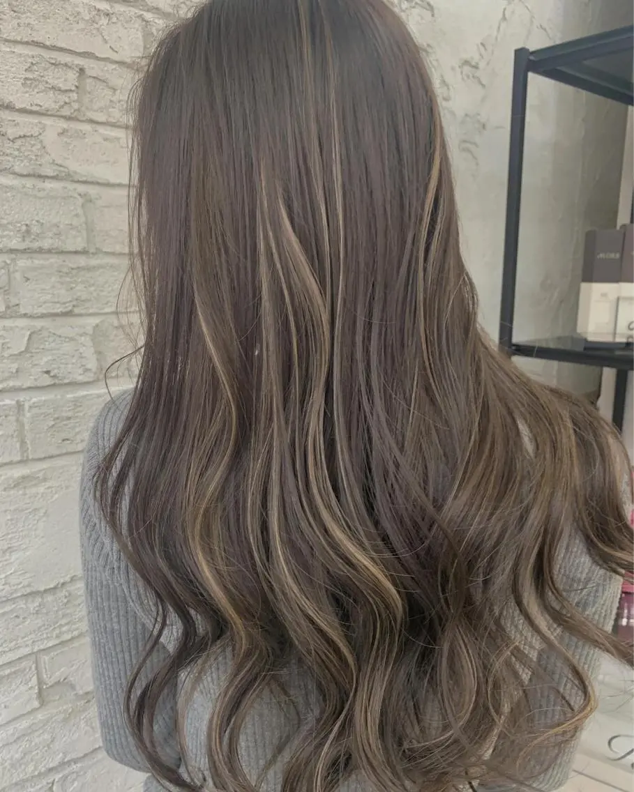 ロング カラー ベージュカラー ハイライトカラー ハイライト ハイライトカラー＆ ダブルカラー　田口のヘアスタイル