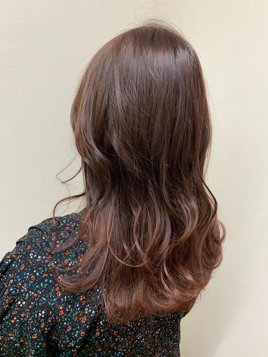 セミロング カラー グラデーションカラー ピンクカラー 🫧美髪矯正🫧透明 感カラー🫧チサトのヘアスタイル