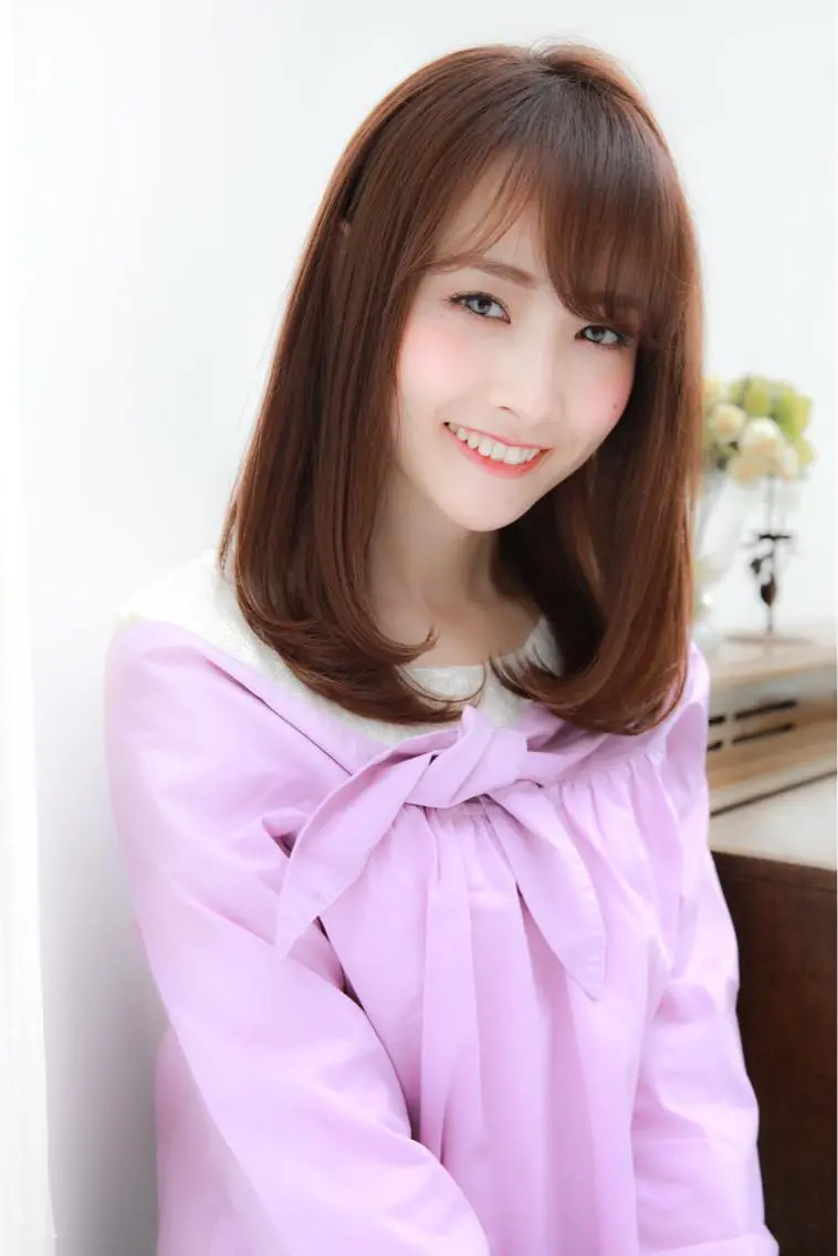 ミディアム カット ヘアカラー linda by neoliveのヘアスタイル