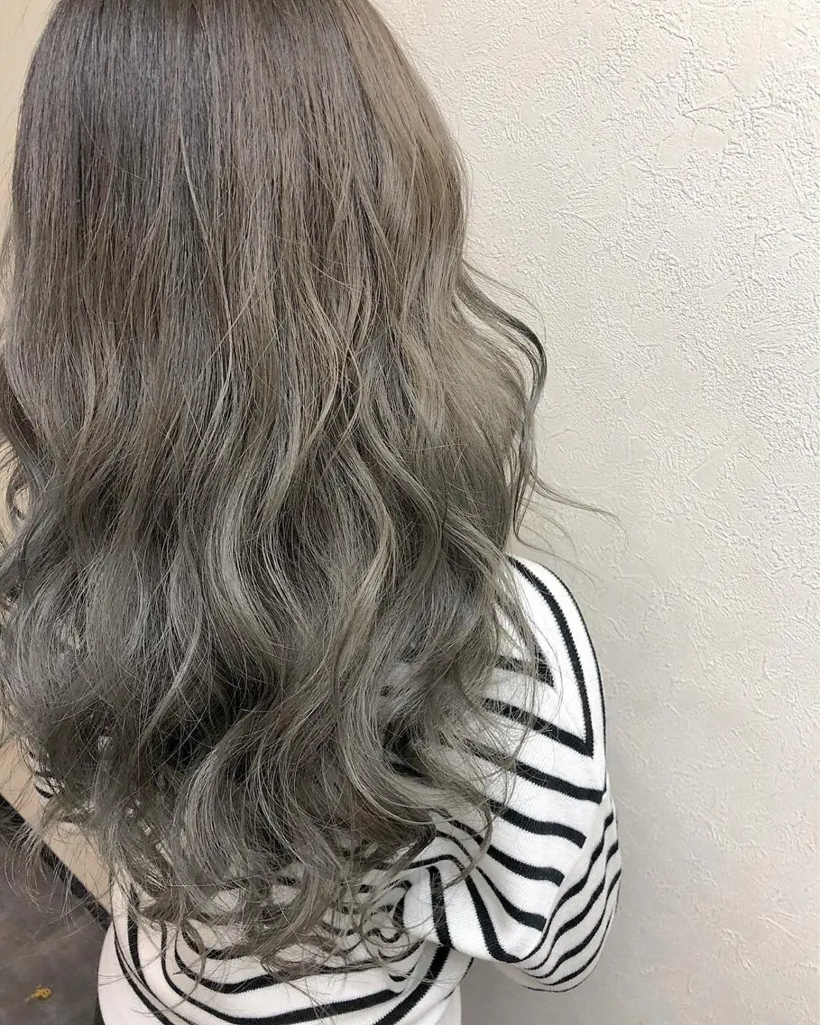 ロング アッシュ ヤマグチ ヒカルのヘアスタイル