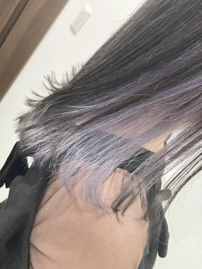 セミロング カラー ブリーチ ラベンダーカラー シルバー 松田 みのりのヘアスタイル