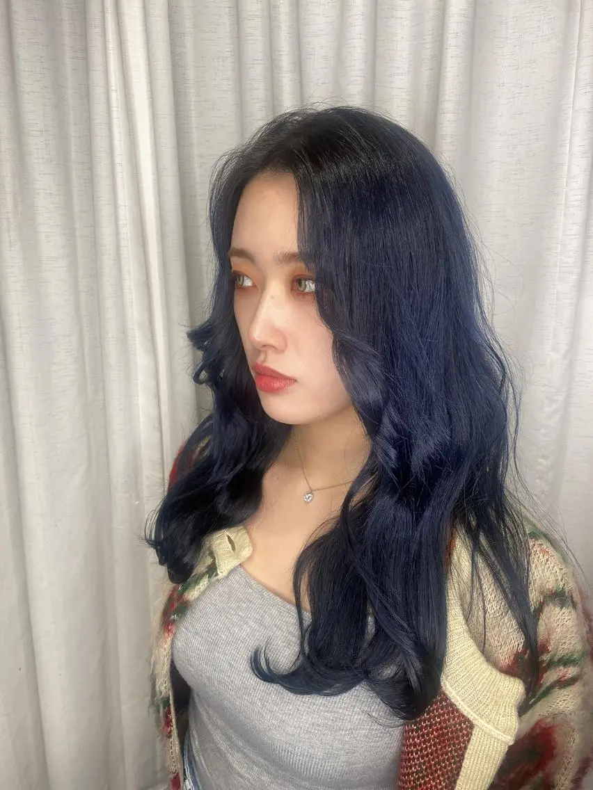 ロング カラー 黒髪 ブリーチ ブルーカラー ブルーブラック 髪質改善💓艶髪💓 暖色💗加藤あゆみのヘアスタイル