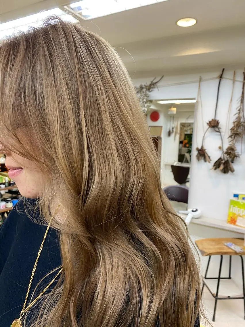 ロング カット ヘアカラー Moca 〰️のヘアスタイル
