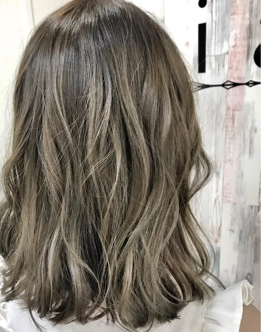 ミディアム カラー 艶髪🫧髪質改善 縮毛矯正✨影山湧市のヘアスタイル