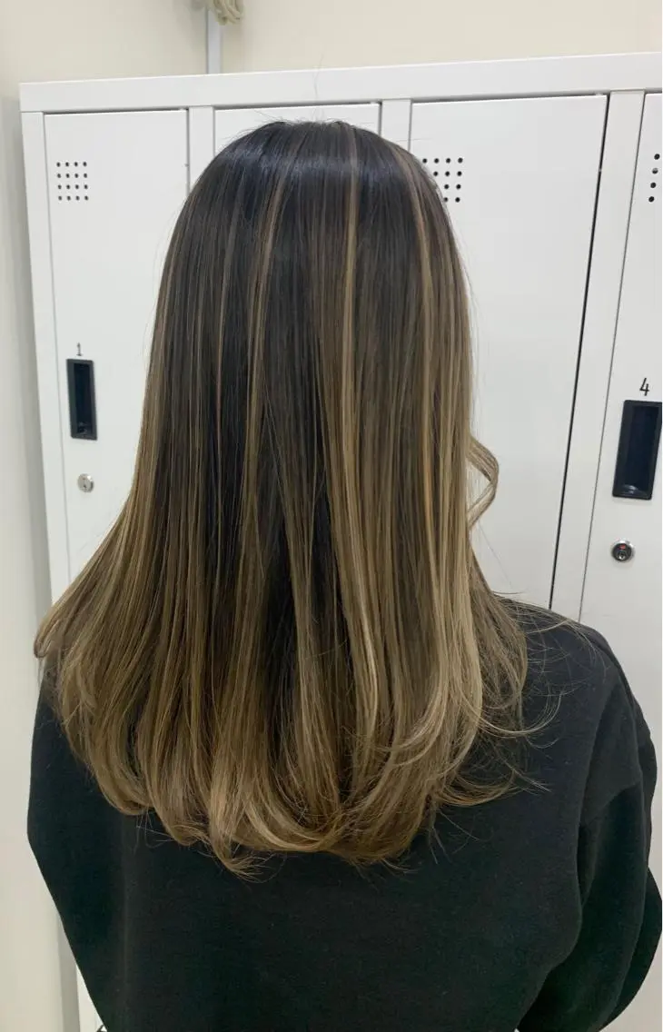 ロング カラー バレイヤージュ レイヤーカット セイヤ セイヤのヘアスタイル