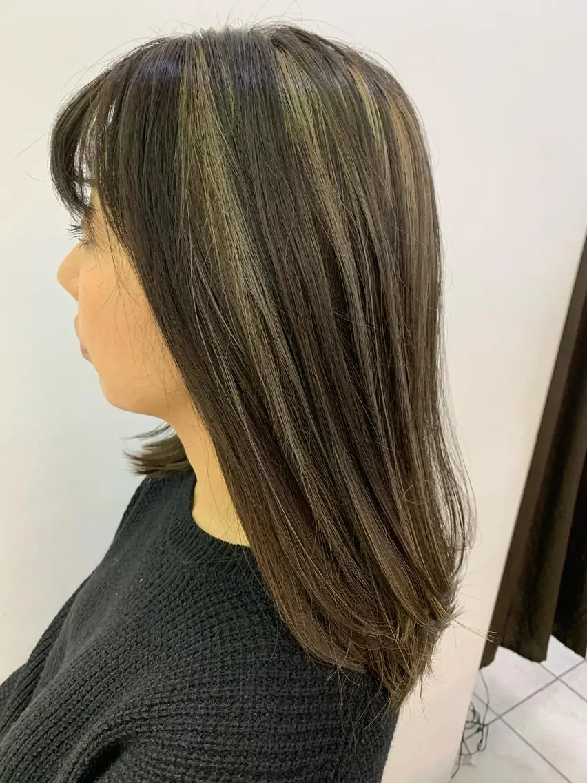セミロング カラー ヘアアレンジ ブリーチ ハイライトカラー ハイライト 竹井 寛喜のヘアスタイル