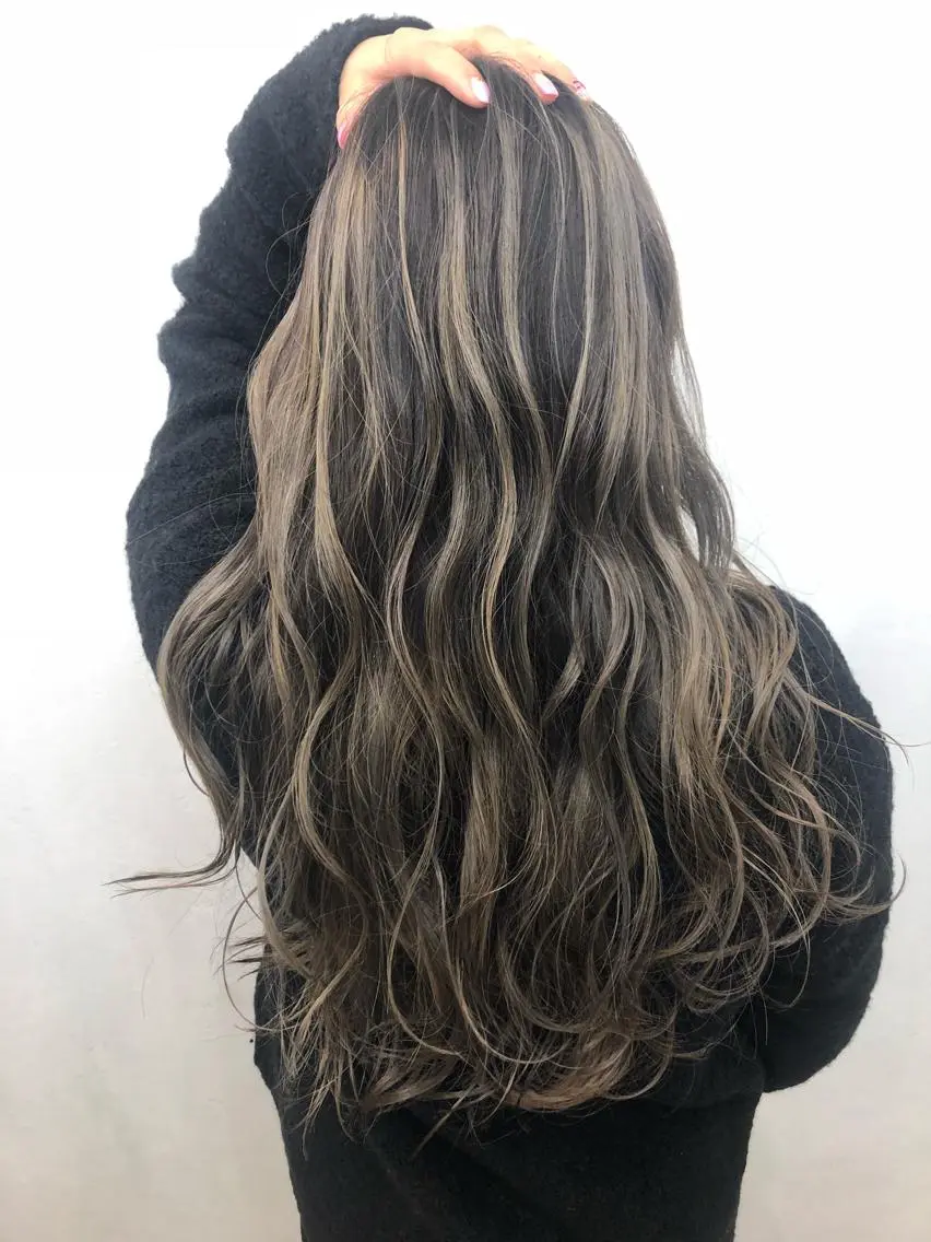 ロング カラー バレイヤージュ レイヤーカット ヘアカラー トリートメント ブリーチカラーレイヤ ーカット🦋annaのヘアスタイル