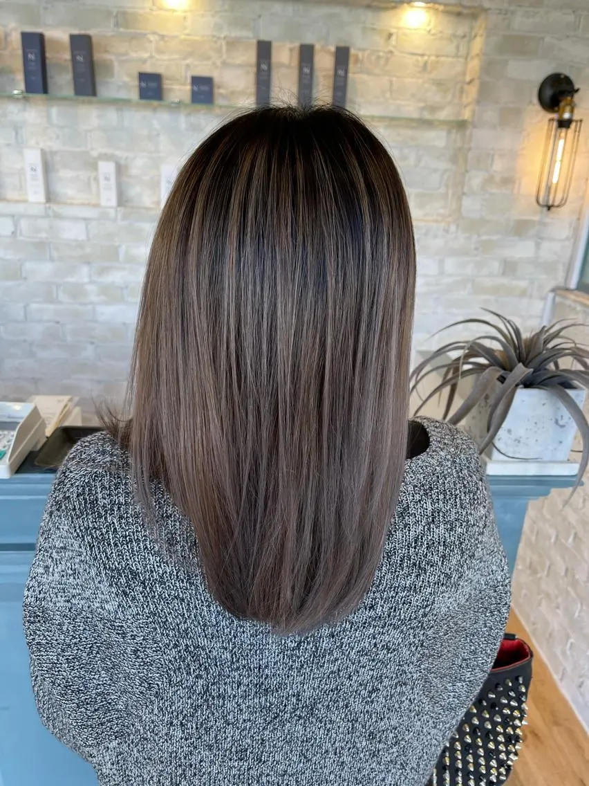 セミロング レイヤーカット 猪ノ原 弘子のヘアスタイル