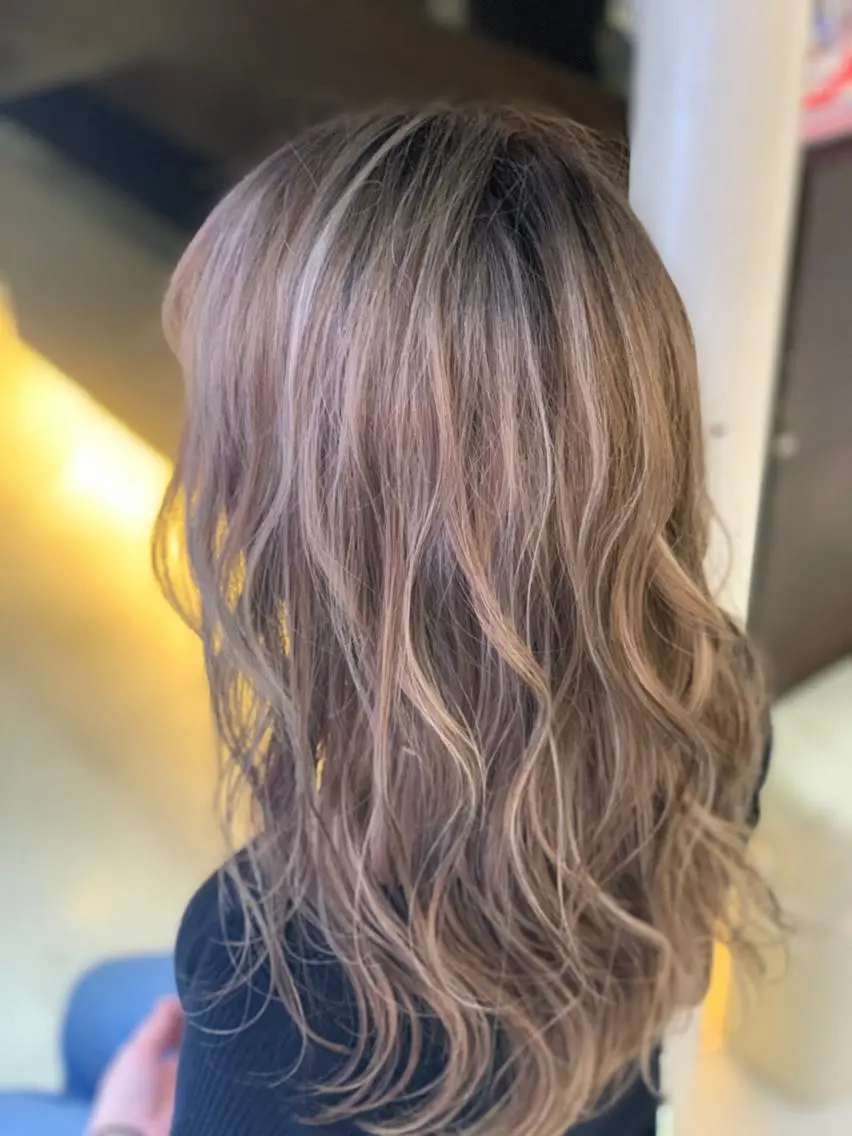 ミディアム カラー ベージュカラー ハイライトカラー ハイライト ヘアカラー トリートメント ✂️大門 巧✂️ LAFF心斎橋店のヘアスタイル
