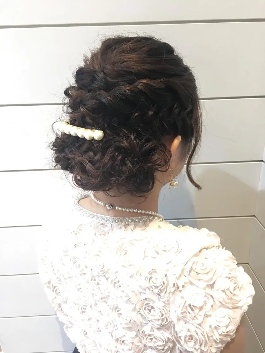 ロング カラー ヘアアレンジ 鍵山 千秋のヘアスタイル