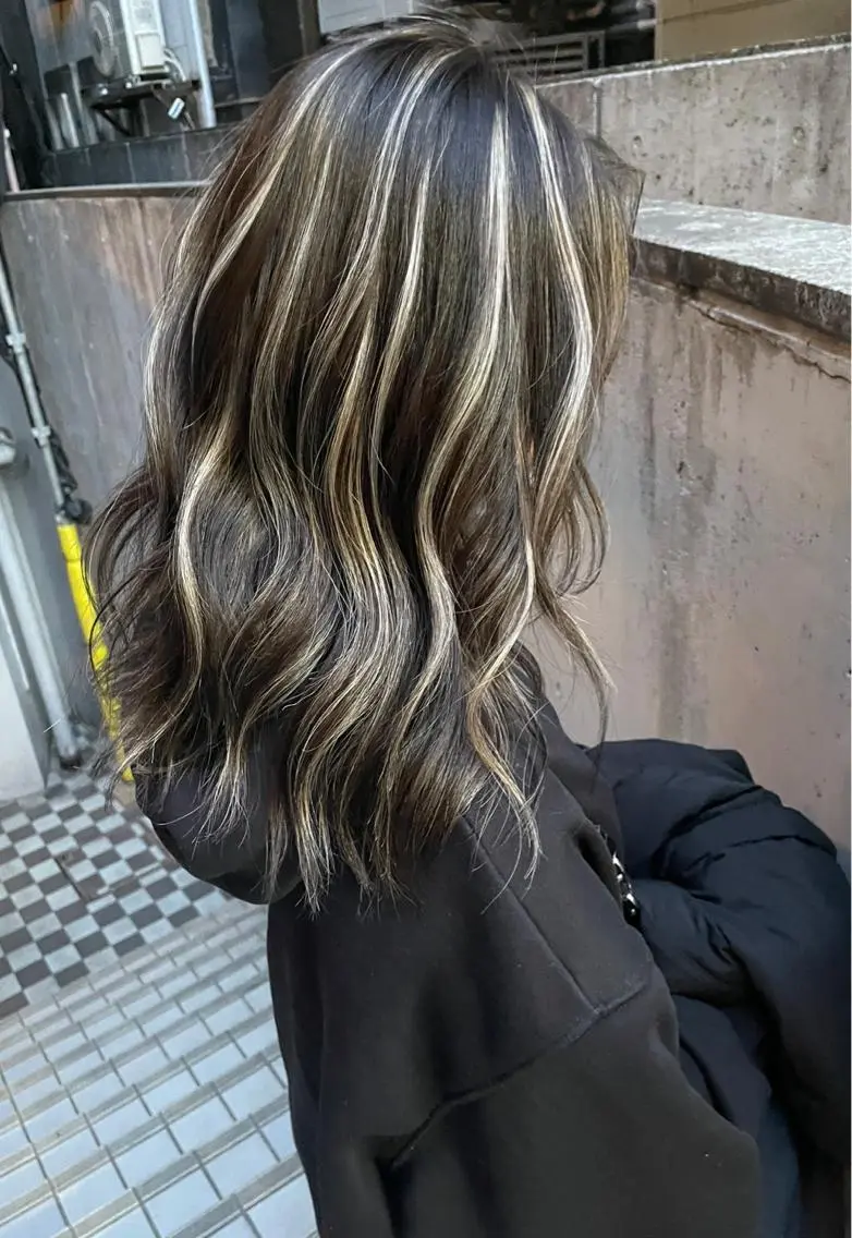 セミロング カラー ブリーチ ケアブリーチ ハイライトカラー ハイライト タナカ タクヤのヘアスタイル