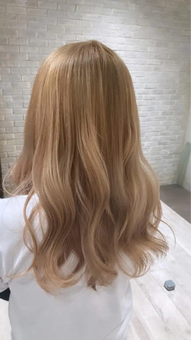 ロング カラー ベージュカラー ミルクティーベージュ 曲がる縮毛矯正 LIBER 　岩名のヘアスタイル