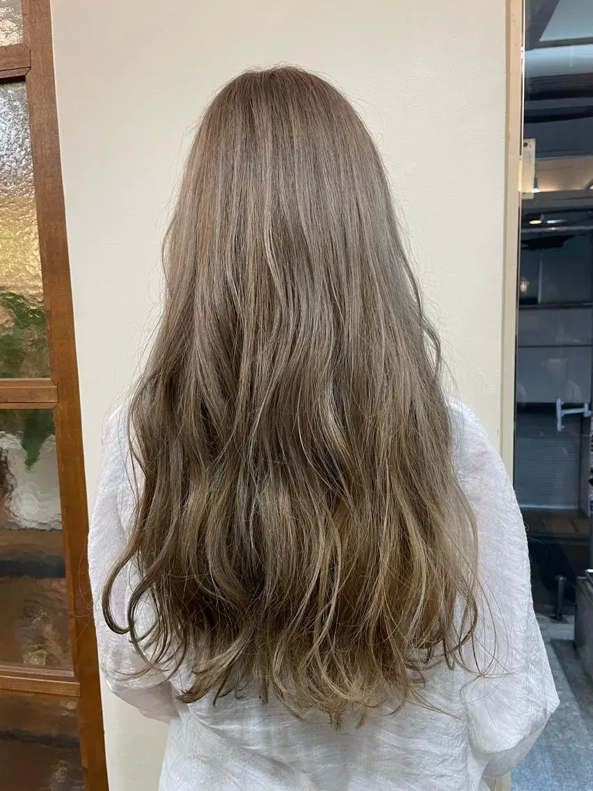 ロング カラー ベージュカラー ハイライトカラー ミルクティーベージュ ハイライト 💜ヘアー/ネイル /NARUKA💜のネイルデザイン