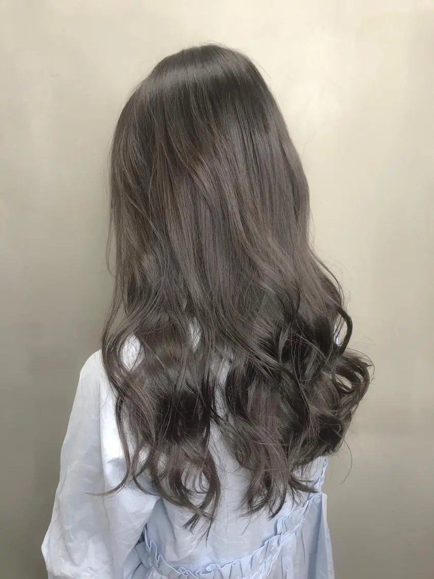 セミロング カラー グレージュ 【透明感、艶髪】西村 有司のヘアスタイル