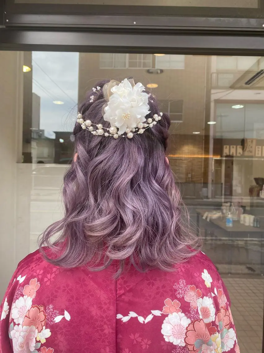ミディアム ヘアアレンジ 成人式 卒業式のヘアスタイル 千葉ハイトーンカラー KASUMIのヘアスタイル