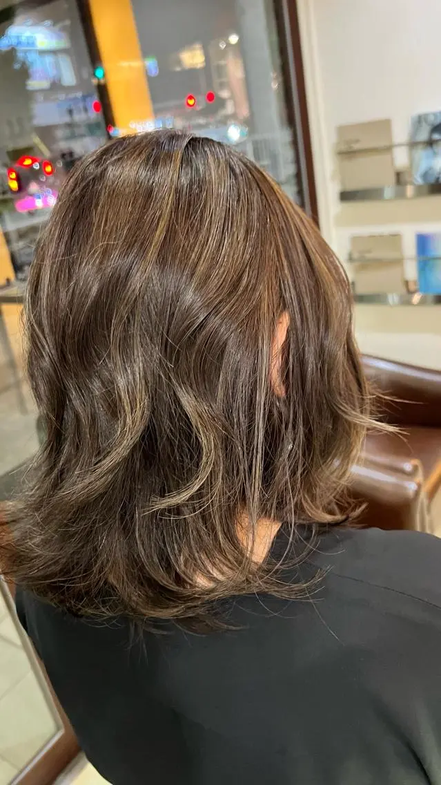 セミロング カラー ハイライトカラー ハイライト 譜久島 かりんのヘアスタイル
