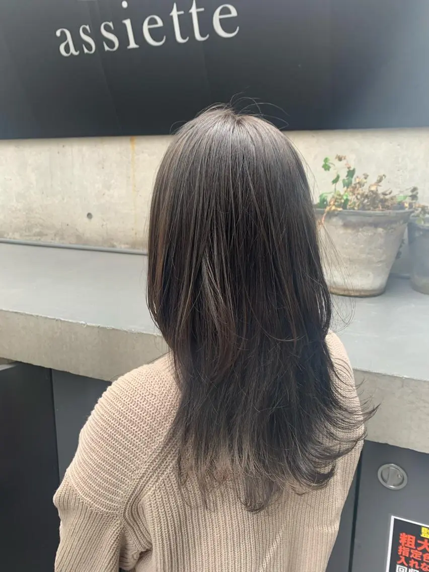 セミロング カラー カット ヘアカラー トリートメント マネージャー八尾 裕一郎のヘアスタイル