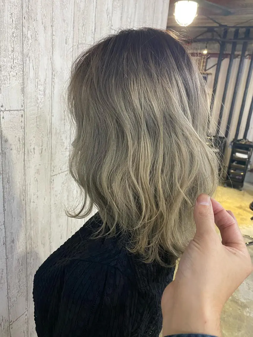 セミロング レイヤーカット 勝河 怜楊のヘアスタイル