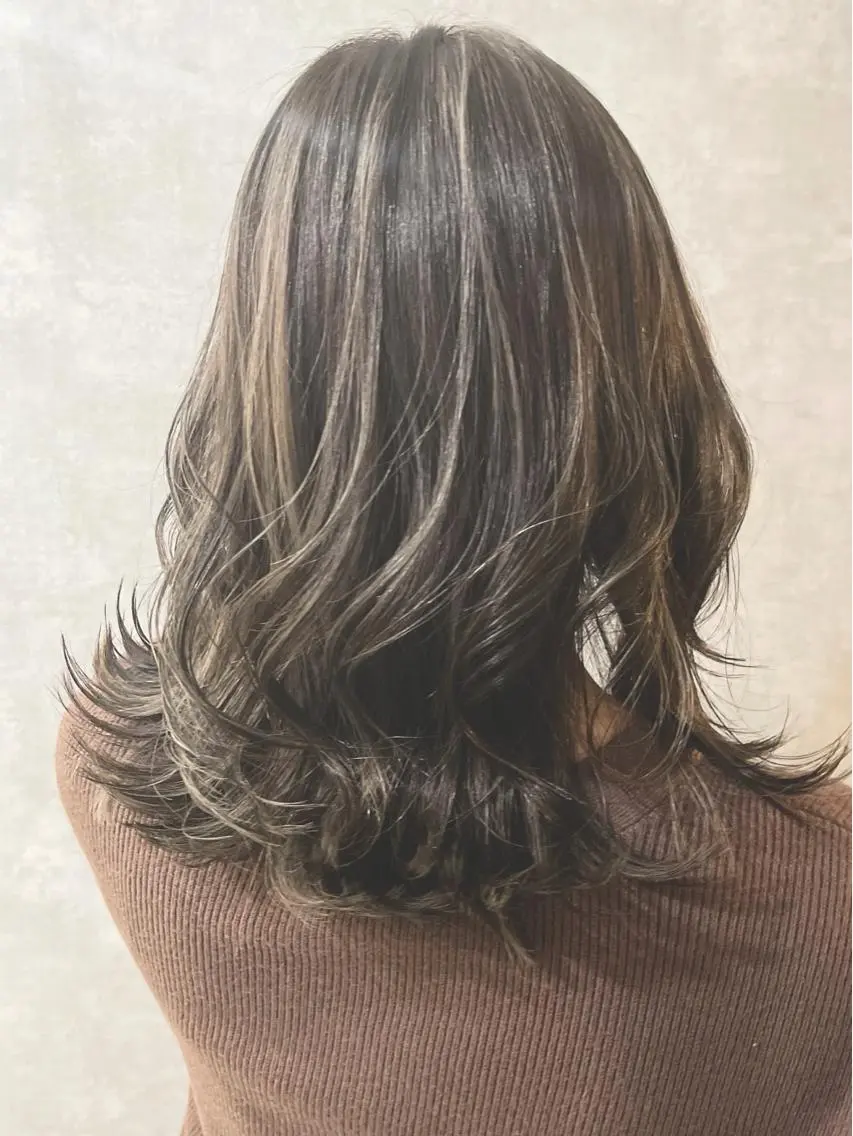 ミディアム ハイライト 髪質改善 レイヤーカット トリートメント 小林 正樹のヘアスタイル