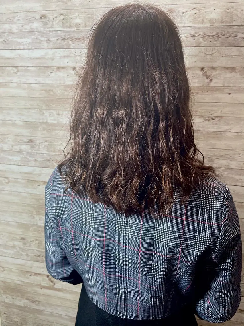 セミロング パーマ 🌻透明感カラー🌻 阿井希良梨のヘアスタイル