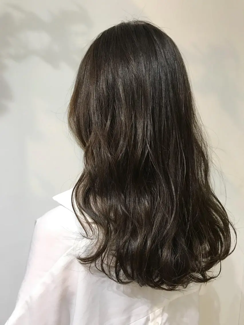 ロング カラー いけだ　ひかり ハイライトくびれヘアのヘアスタイル